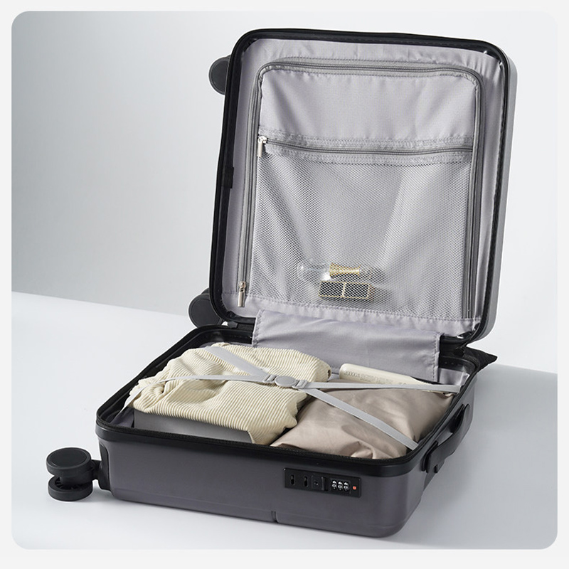 حقيبة سفر خفيفة الوزن بحجم 20  - مراجعة Cabin Size Lightweight Travel Trolley وسعره