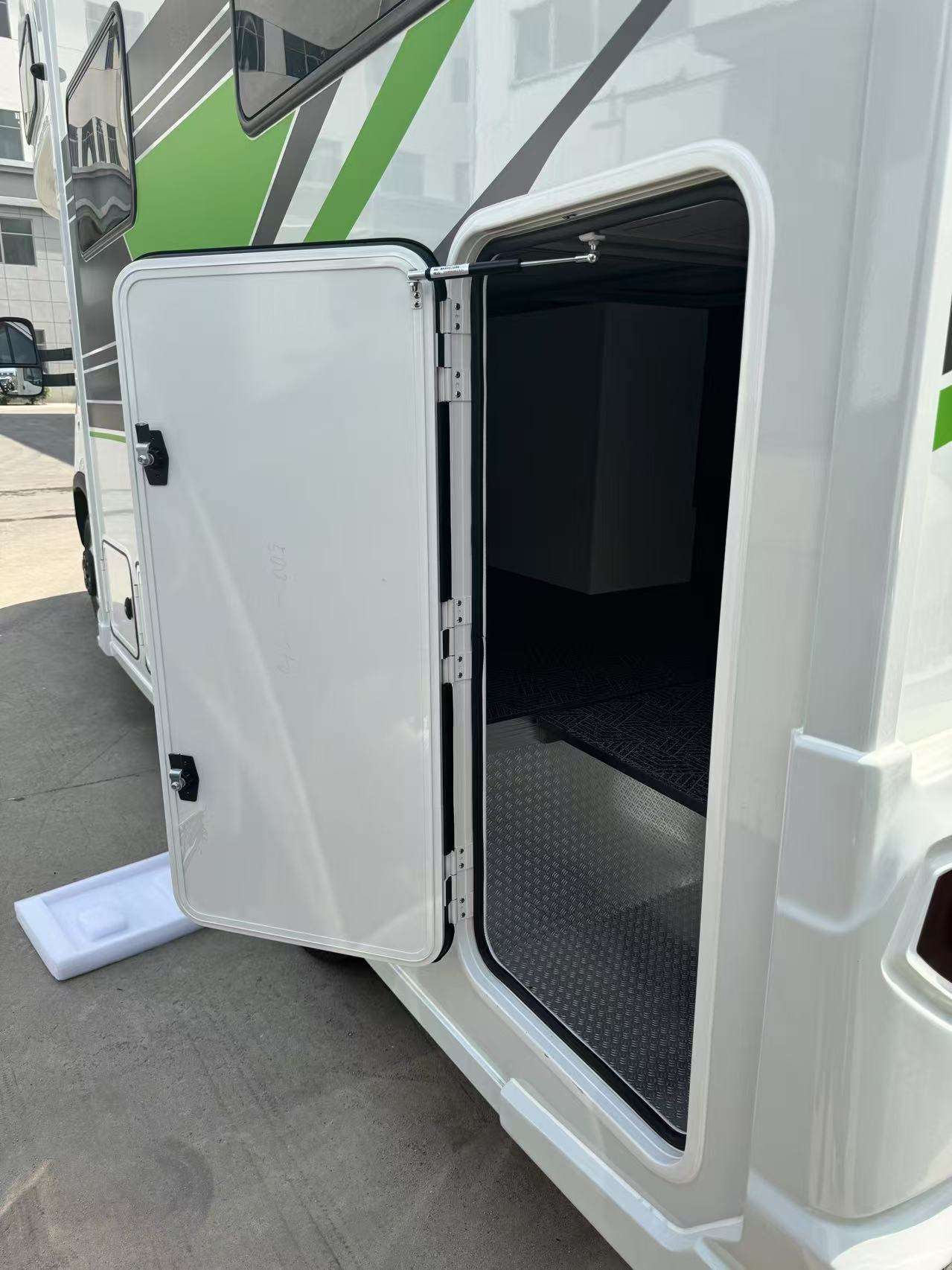 باب تخزين بديل مصنوع من الألوم - مراجعة Luggage وسعره